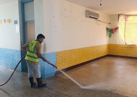 گزارش شستشوی مدارس به مناسبت اول مهر ماه افتتاح مدارس توسط شهرداری بستان