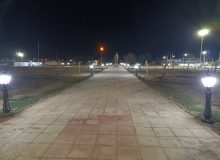 نصب پایه چراغ یک متری در پارک شهید علی هاشمی (مرکزی)توسط شهرداری بستان