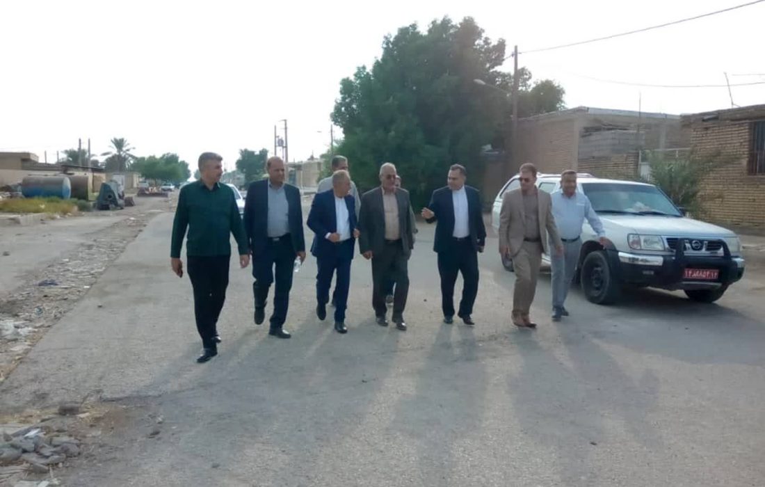 بازدید فرماندار دشت‌آزادگان از تجهیزات دفع آب‌های سطحی و دستور فوری برای رسیدگی به مشکلات فاضلاب شهر بستان
